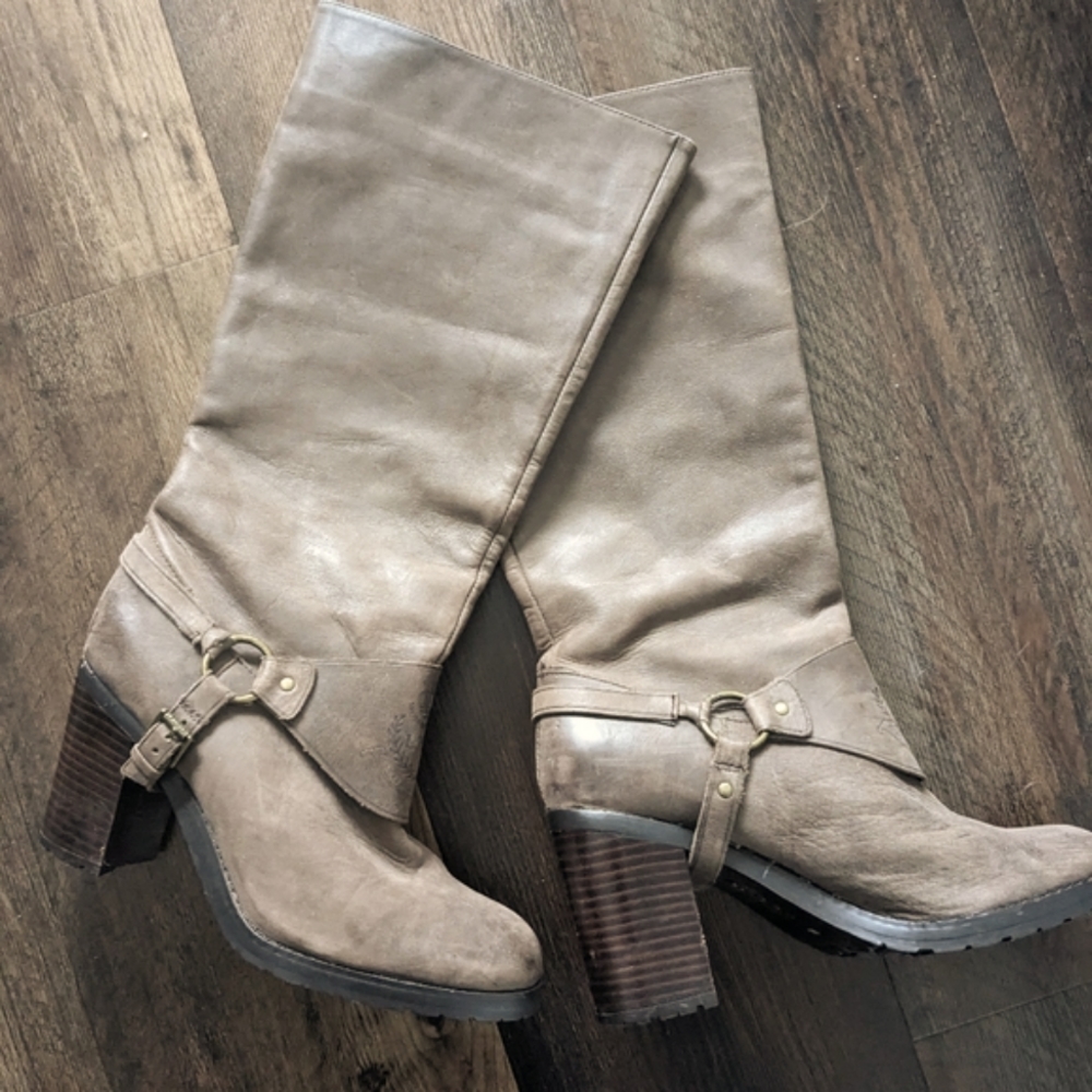 Gorgeous tall riding boots by Ralph Lauren size 8